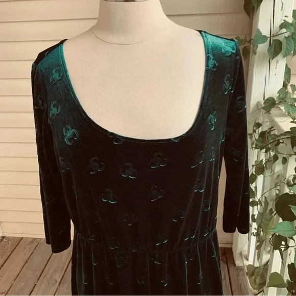 Her Universe Marvel Loki Velvet Embossed Dress Size XL Hot Topic Cosplay Green - Picture 7 of 13